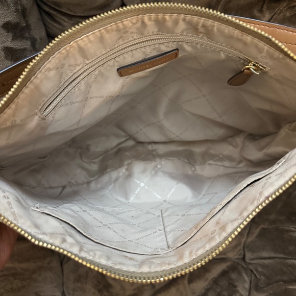 Michael Kors Handbag - Picture 3 of 6